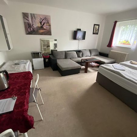 Homestay U Hanky Zdiby ภายนอก รูปภาพ